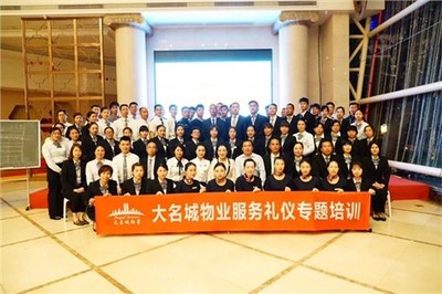 云南皇禮禮儀學院 昆明專業企業禮儀教學班，提升商務形象與廣告設計能力